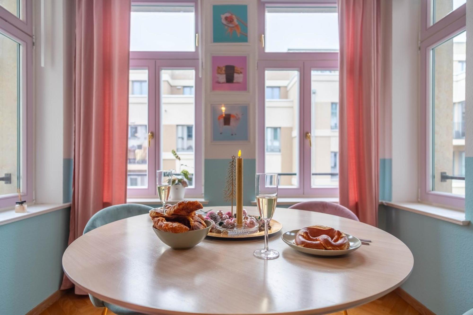 Colorful, Working Place, Netflix, Sight Seeing Лайпциг Екстериор снимка